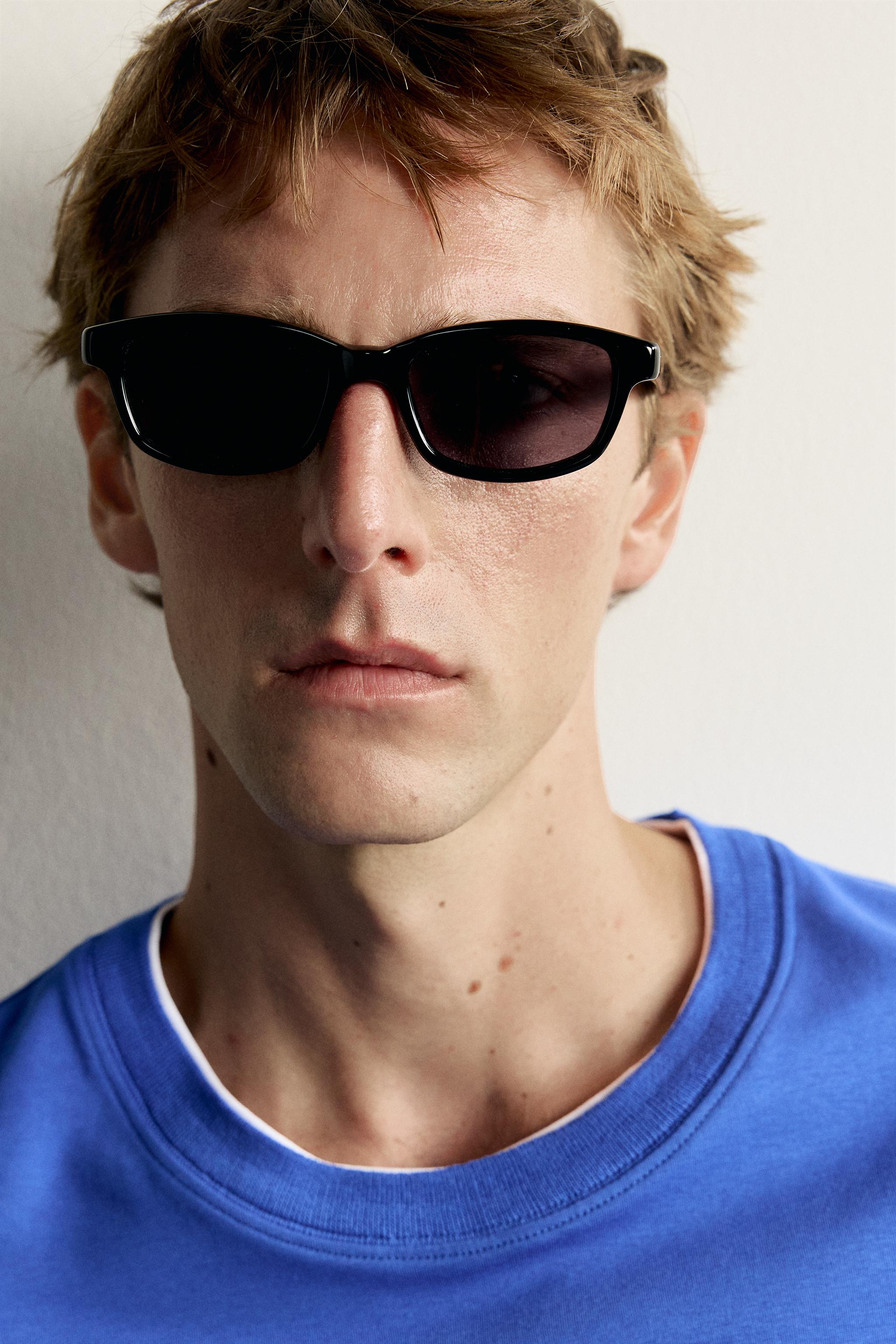 RELAXED-FIT CONTRAST T-SHIRT